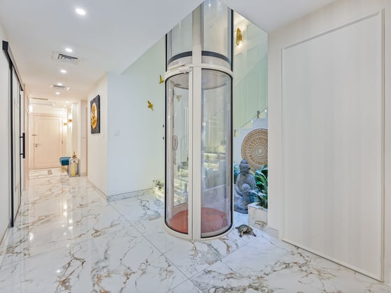 Luxuriously Upgraded and Furnished Townhouse, picture 16