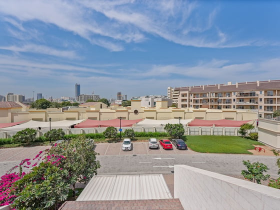 Luxuriously Upgraded and Furnished Townhouse, picture 27