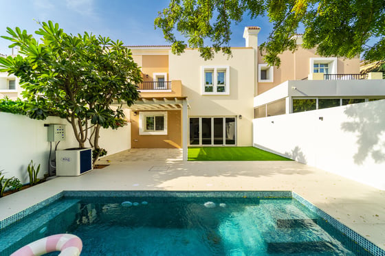 Beautifully Upgraded | Vacant | Reduced., picture 1