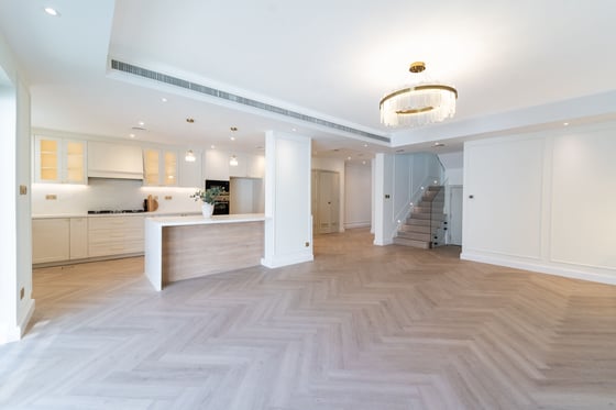 Beautifully Upgraded | Vacant | Reduced., picture 2