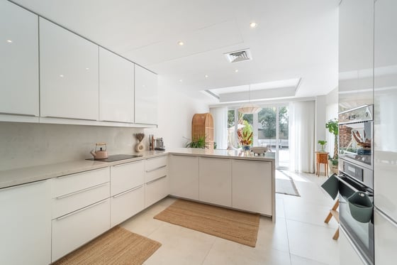 Motivated Seller | Prime Location | Premium Upgrades, picture 3