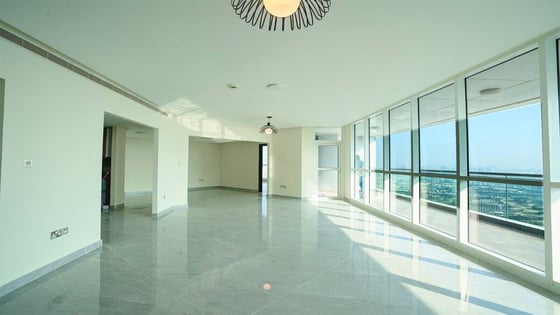 Vacant and Upgraded | Full Marina and Golf Views, picture 2