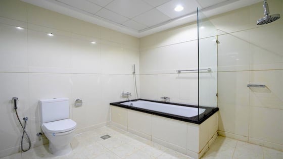 Vacant and Upgraded | Full Marina and Golf Views, picture 9
