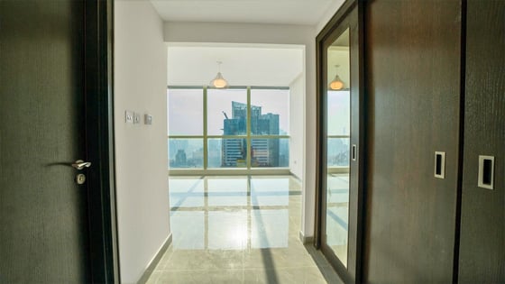 Vacant and Upgraded | Full Marina and Golf Views, picture 8