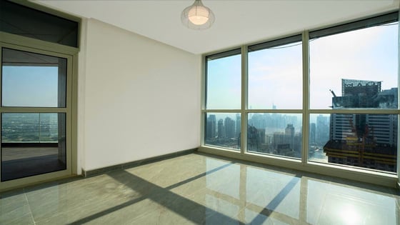 Vacant and Upgraded | Full Marina and Golf Views, picture 4