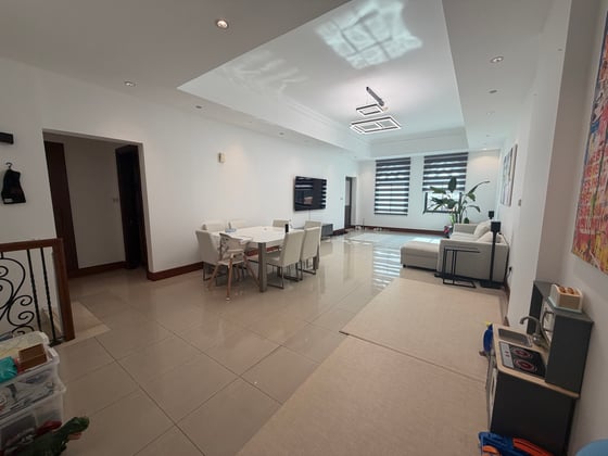 Vacant Soon | Double Garage | Direct Park Access, picture 3