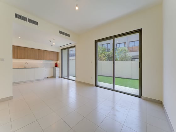 Back to Back | Near Amenities | Vacant on Transfer, picture 1