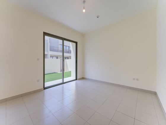 Back to Back | Near Amenities | Vacant on Transfer, picture 8
