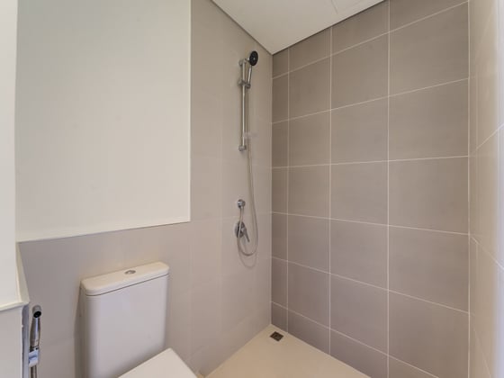 Back to Back | Near Amenities | Vacant on Transfer, picture 7