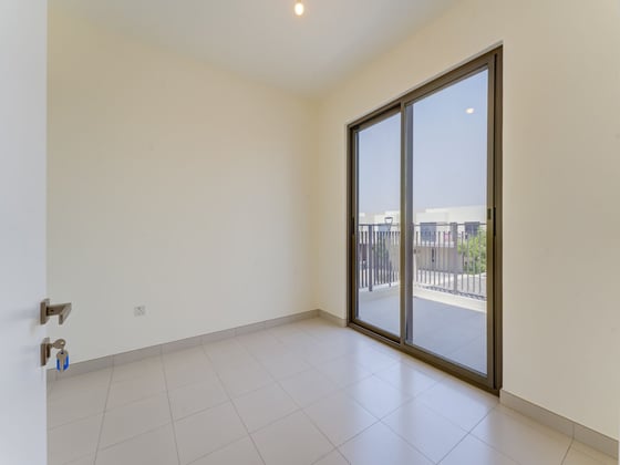 Back to Back | Near Amenities | Vacant on Transfer, picture 5