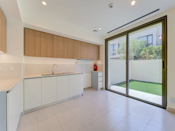 Back to Back | Near Amenities | Vacant on Transfer, picture 4