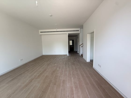 Jogging Access| Mortgage Possible| Closed Kitchen, picture 2