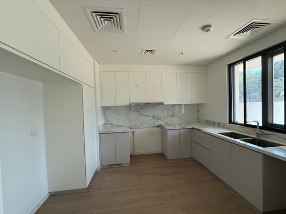 Jogging Access| Mortgage Possible| Closed Kitchen, picture 4