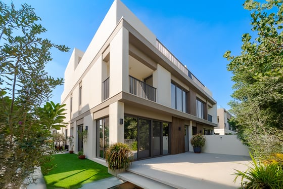 Upgraded Twin Villa with Landscaped Garden, picture 1