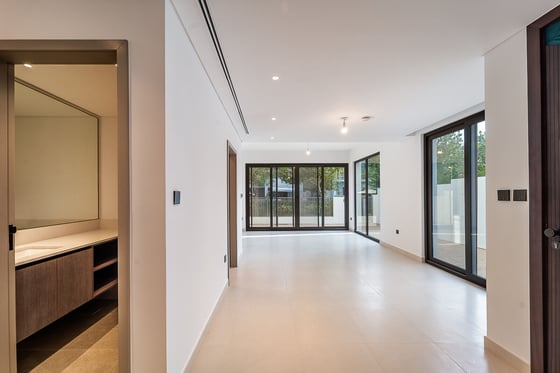 Upgraded Twin Villa with Landscaped Garden, picture 7