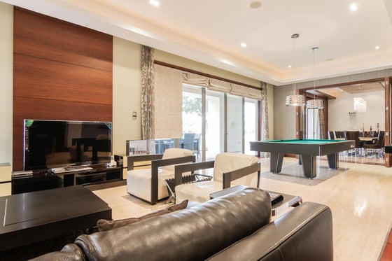 Contemporary Golf Course and Lake Front Villa, picture 8