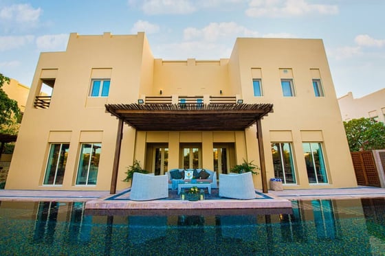 Luxury | Fully Furnished | Pool and Lake Retreat, picture 1