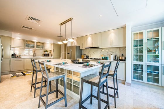 Luxury | Fully Furnished | Pool and Lake Retreat, picture 7