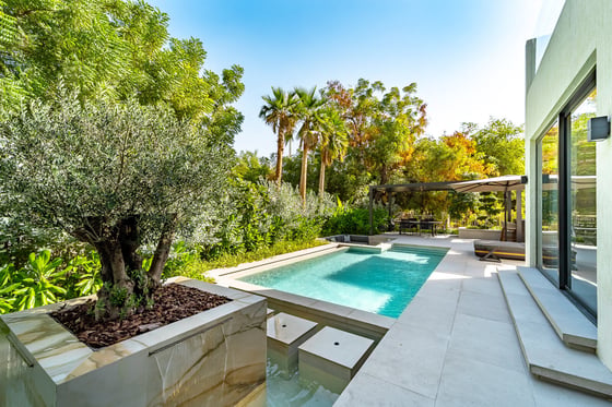 Fully Upgraded | 5 Bedrooms | Vacant Now, picture 6