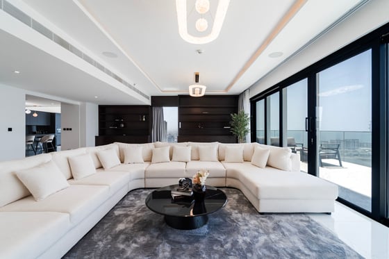Upgraded I Sea View I High Floor I Furnished, picture 1