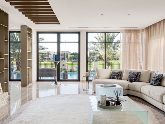 Luxurious Villa with Golf and Lake Views, picture 2
