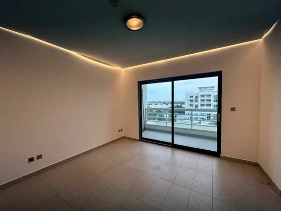 Pool & Skyline Views | Vacant | Renovated, picture 14