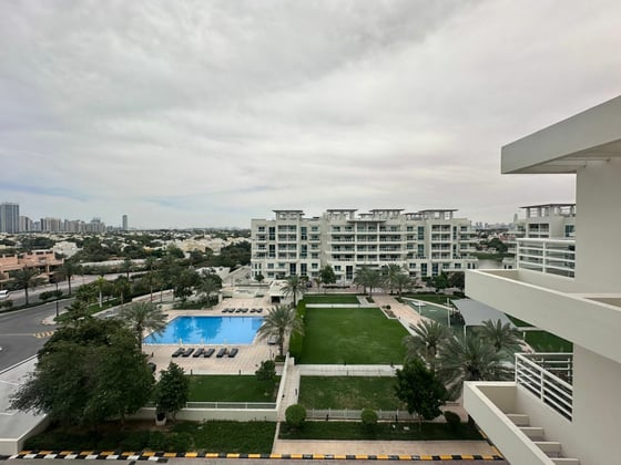 Pool & Skyline Views | Vacant | Renovated, picture 1