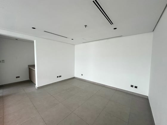 Pool & Skyline Views | Vacant | Renovated, picture 9