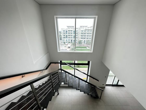 Pool & Skyline Views | Vacant | Renovated, picture 8