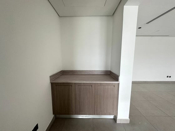 Pool & Skyline Views | Vacant | Renovated, picture 10