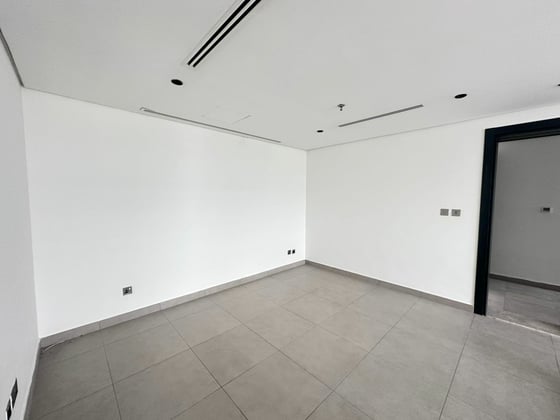 Pool & Skyline Views | Vacant | Renovated, picture 7