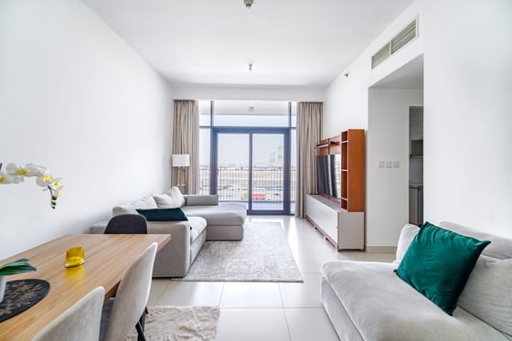 Fully Furnished | Mid Floor | Best Priced, picture 1