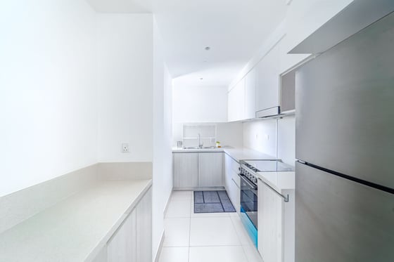 Fully Furnished | Mid Floor | Best Priced, picture 9
