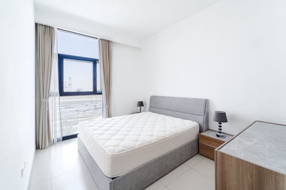 Fully Furnished | Mid Floor | Best Priced, picture 11