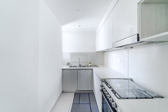 Fully Furnished | Mid Floor | Best Priced, picture 8