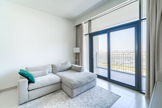 Fully Furnished | Mid Floor | Best Priced, picture 3