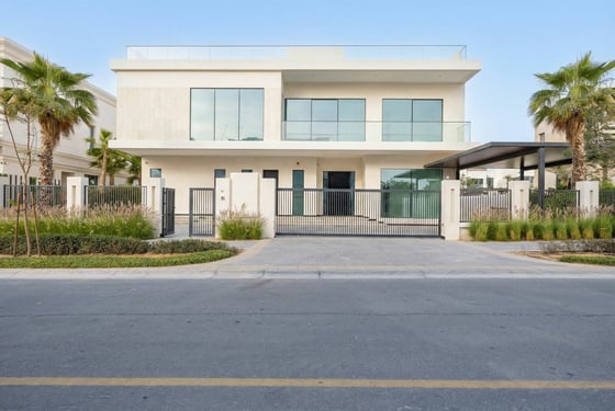 Price Reduced | 6 Bedrooms  |  Luxurious Villa, picture 2