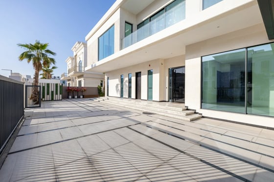 Price Reduced | 6 Bedrooms  |  Luxurious Villa, picture 1