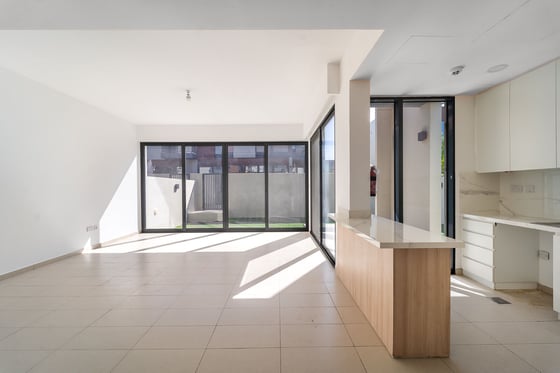 Vacant Now | Spacious Layout | Lowest Price, picture 3