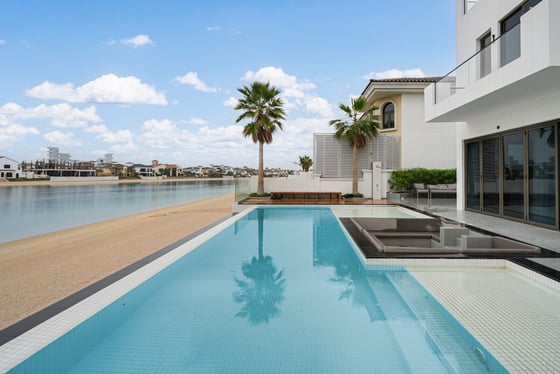 Renovated G+2 Villa | Prime Beachfront Living, picture 1