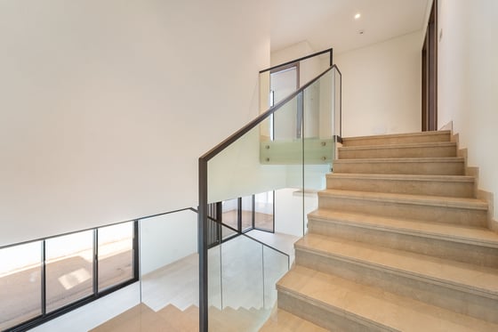 Luxury Waterfront Villa with Casino Views, picture 11