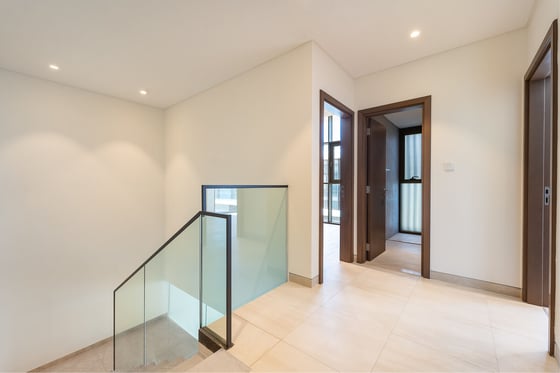 Luxury Waterfront Villa with Casino Views, picture 12