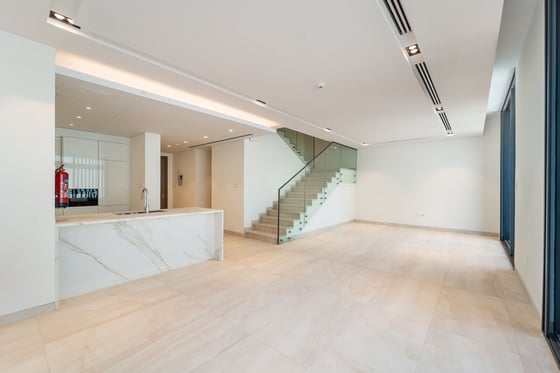 Luxury Waterfront Villa with Casino Views, picture 8