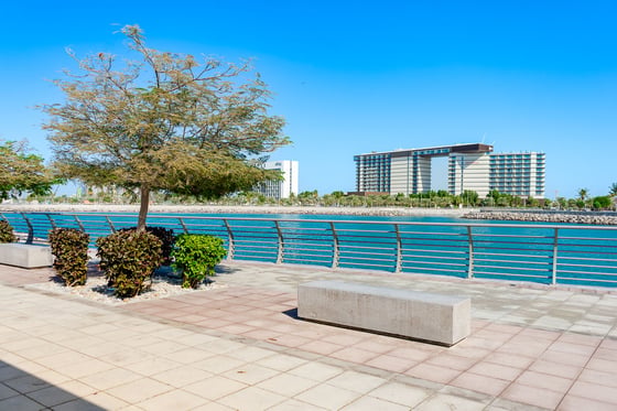 Luxury Waterfront Villa with Casino Views, picture 36