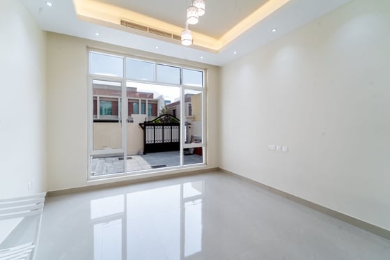2 Twin Villas | Expansive Layout | Prime Location, picture 6