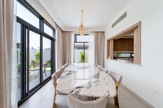 Beachfront 5BR Luxury | Furnished l Vacant, picture 8