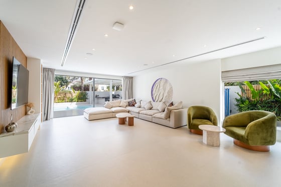 VOT | Great Location | Fully Upgraded - Furnished, picture 9