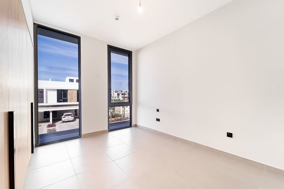 Large Plot | Single Row | Vacant Now...., picture 9