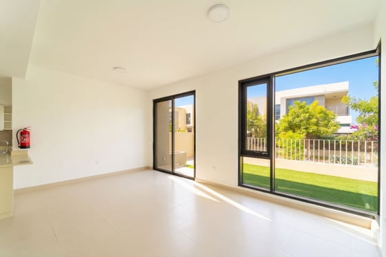 Vacant Now | Corner Unit | Greenbelt Backing, picture 8