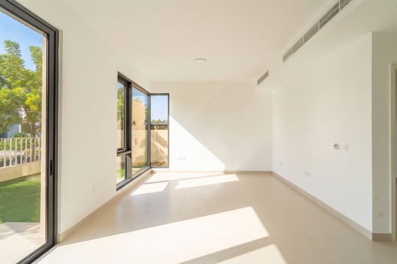 Vacant Now | Corner Unit | Greenbelt Backing, picture 10